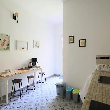 Oasis In The Center With Garden By Synergy Up To 5 Guests Apartman *