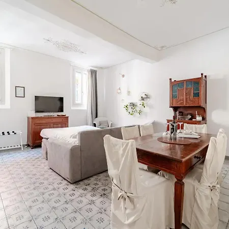 Oasis In The Center With Garden By Synergy Up To 5 Guests *