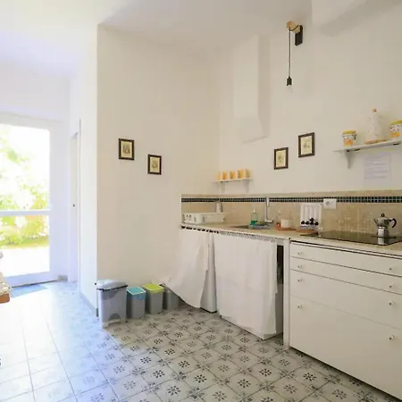 Oasis In The Center With Garden By Synergy Up To 5 Guests