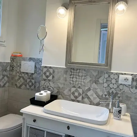 Oasis In The Center With Garden By Synergy Up To 5 Guests Appartement Bologna