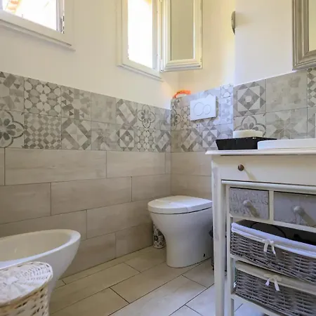 Oasis In The Center With Garden By Synergy Up To 5 Guests דירה