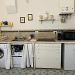 Oasis In The Center With Garden - Up To 5 Guests アパート