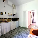 Oasis In The Center With Garden - Up To 5 Guests アパート *