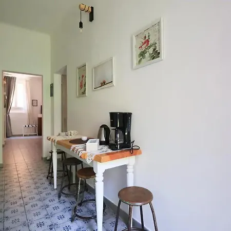 Oasis In The Center With Garden By Synergy Up To 5 Guests *