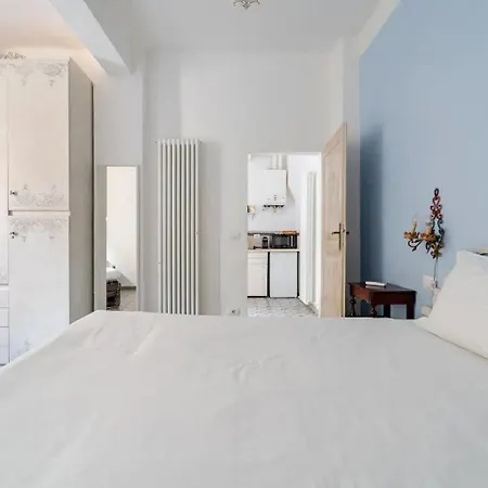 Oasis In The Center With Garden By Synergy Up To 5 Guests Apartment *